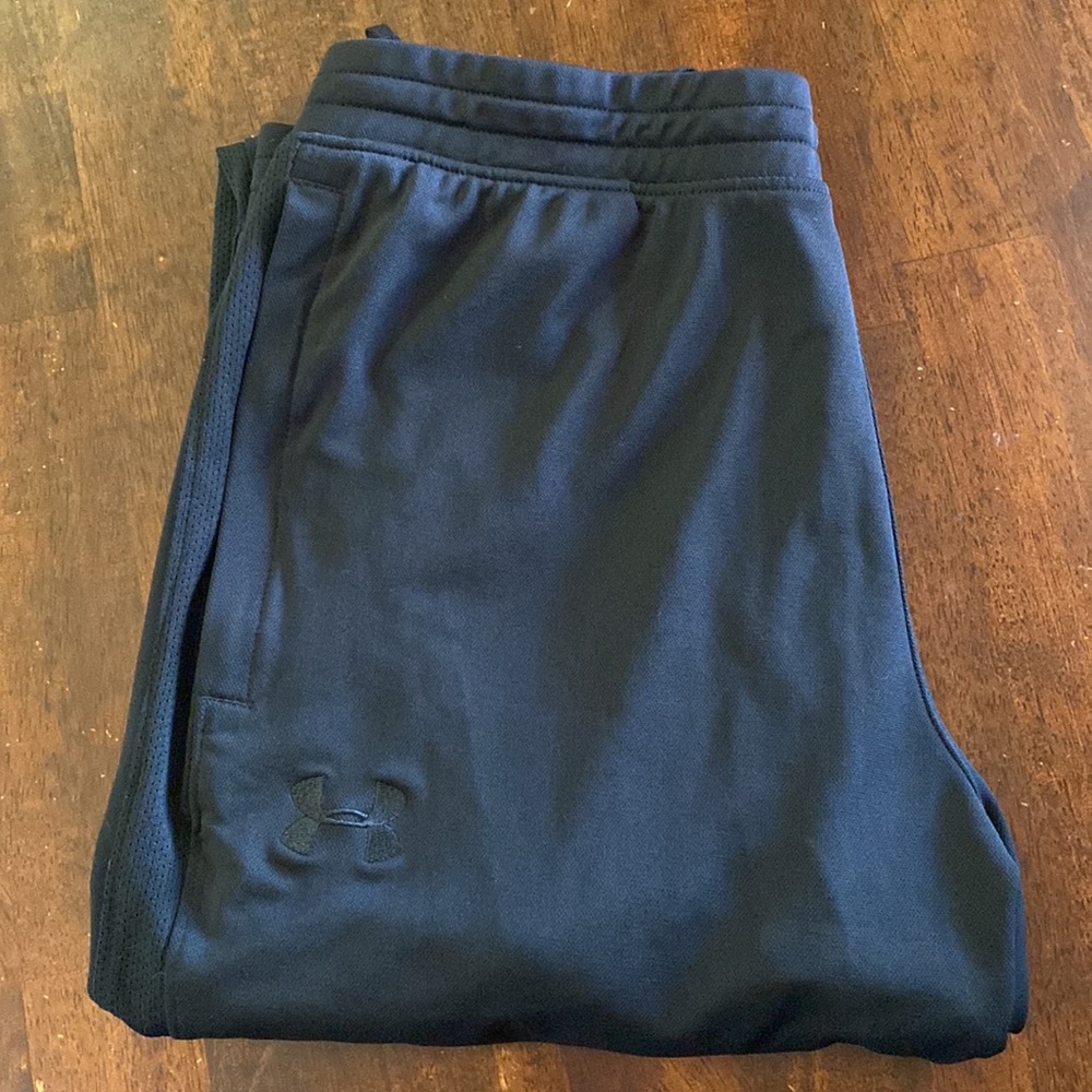UA Men’s Fitted Tech Joggers w Zippers at Ankles